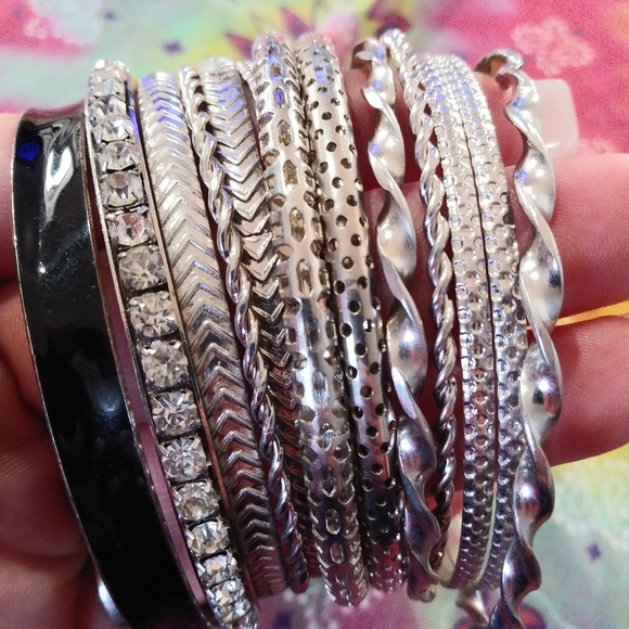 Set Of Metal Bangles - Picture 2 of 5